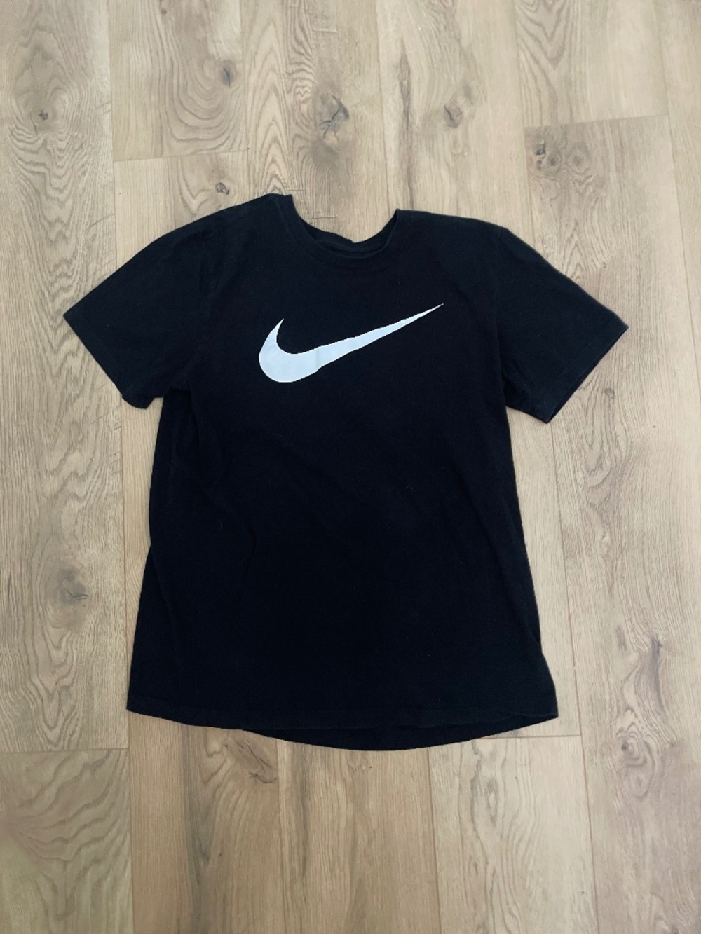 Nike Swoosh Graphic T Shirt size large